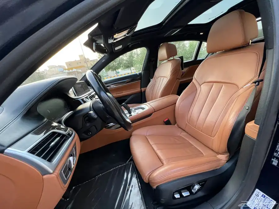 بي ام دبليو 730Li 2020 (بحالة ممتازة) 11