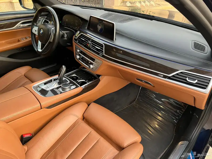 بي ام دبليو 730Li 2020 (بحالة ممتازة) 21