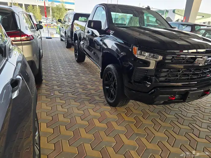 سلفرادو تربل بوس Z71 2025 دبل غمارة اسود 6