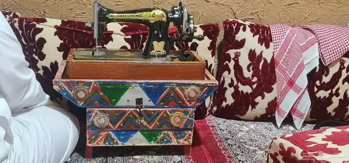 مكينة خياطة قديمة 0