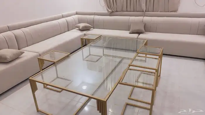 طاوله كبيره طولها مترين مع 5طاولات خدمه ب840 قابل للتفاويض 2