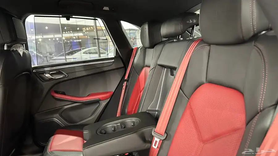 PORSCHE MACAN BLACK EDITION 2025 13