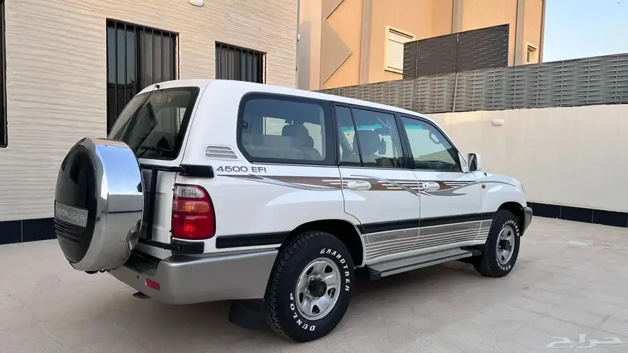 لاندكروزر 2002 GXR قير عادي سعودي نظيف 3