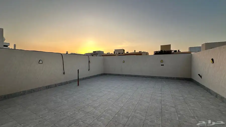 بنت هاوس للبيع حي النرجس 4