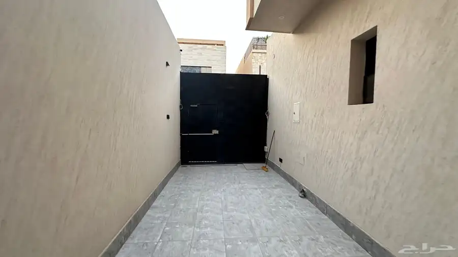 بنت هاوس للبيع حي النرجس 1