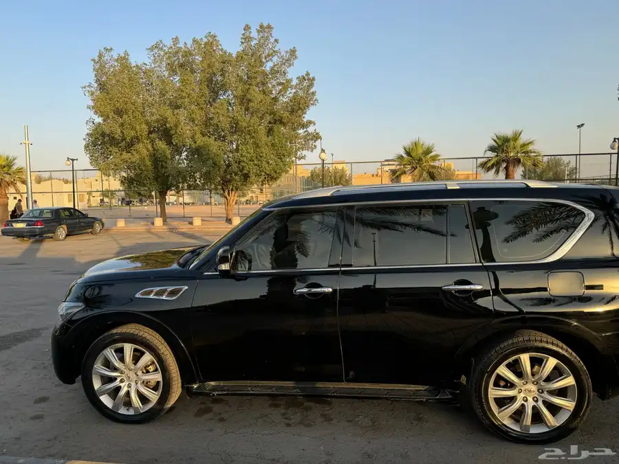 جيب انفنتيQX80 2013 اسود ملكي 16