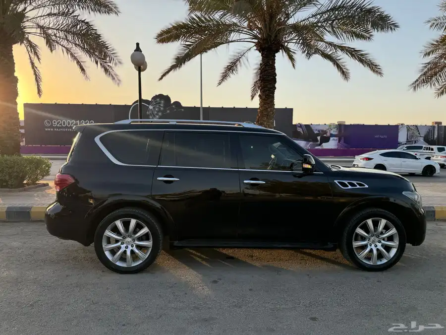 جيب انفنتيQX80 2013 اسود ملكي 35