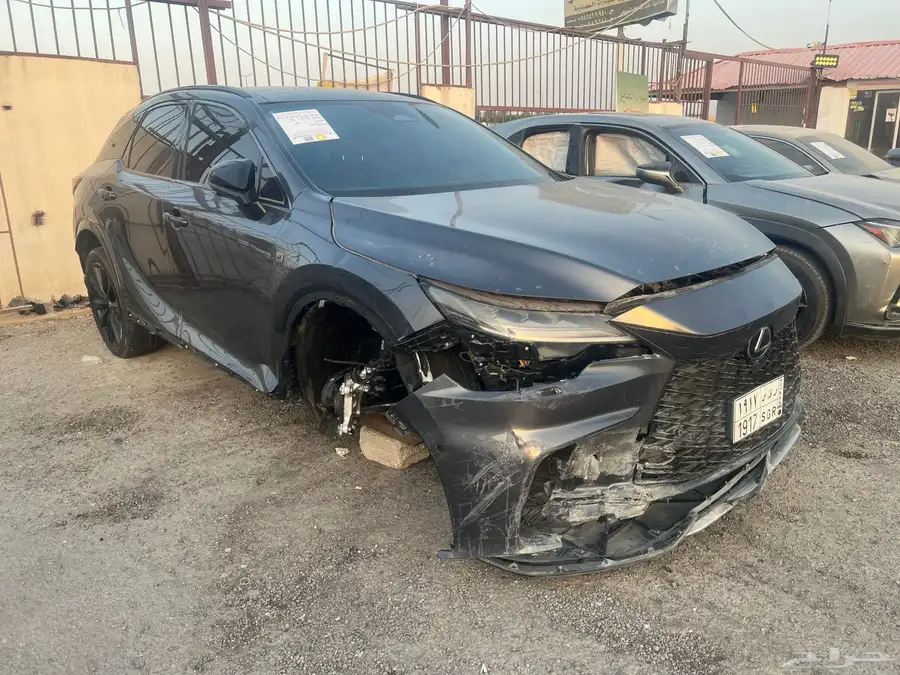 لكزس RX500h 2023 f sport مصدوم فل كامل 17