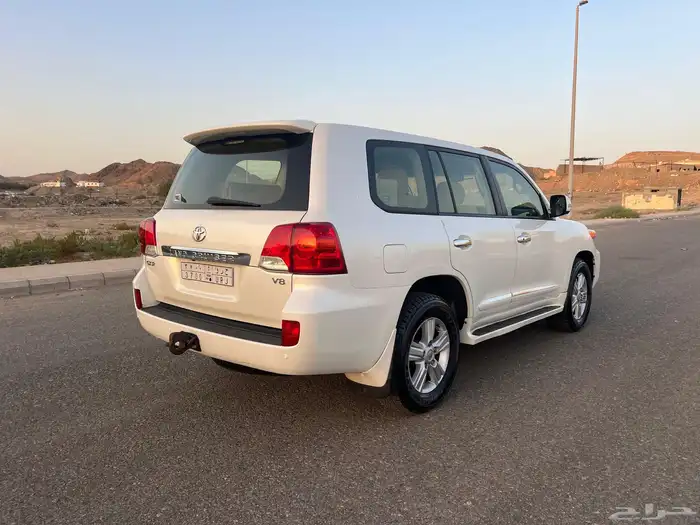 تم البيع لاندكروزر 2014 فل كامل وكالة بسعر طيب 4