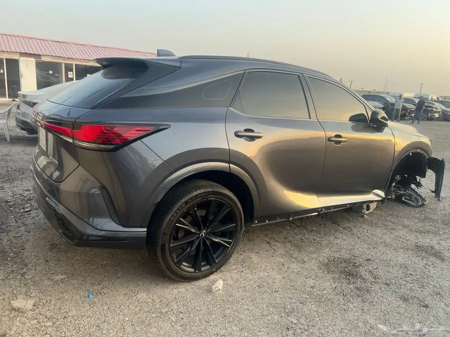 لكزس RX500h 2023 f sport مصدوم فل كامل 0