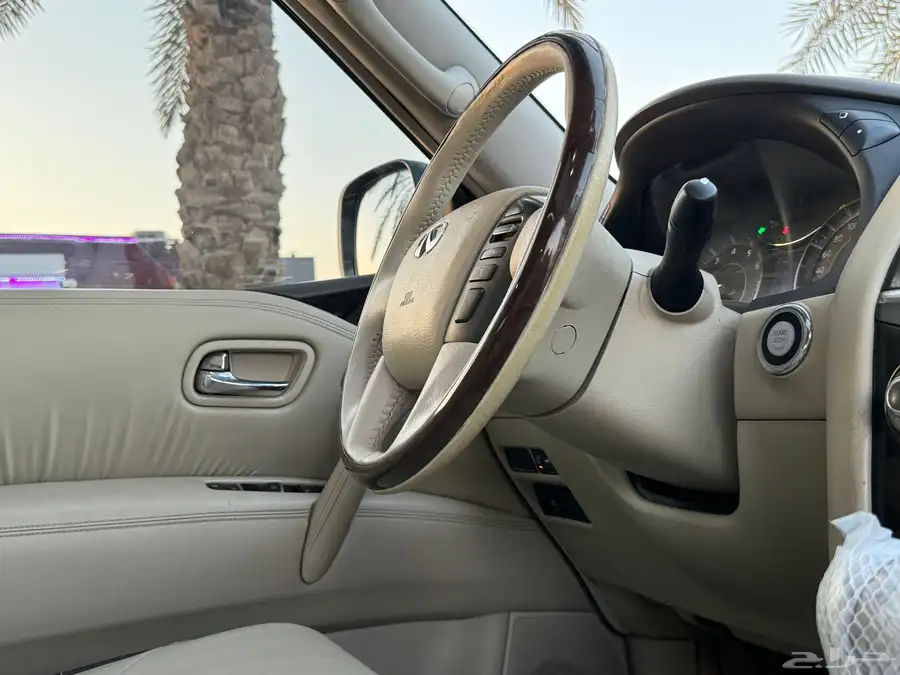جيب انفنتيQX80 2013 اسود ملكي 62