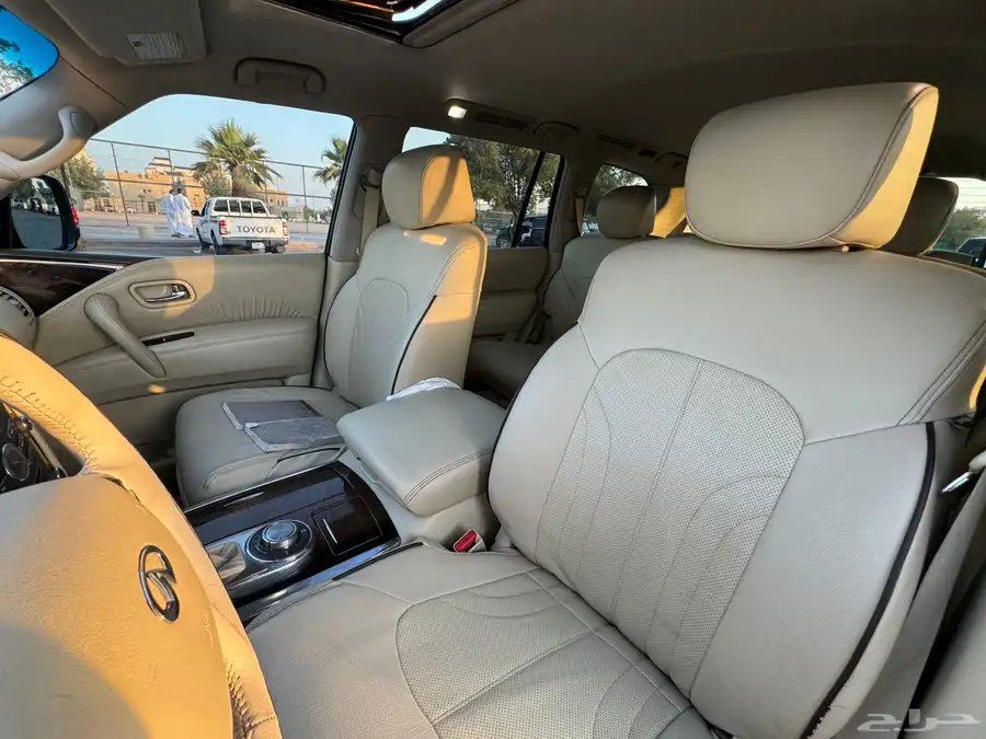 جيب انفنتيQX80 2013 اسود ملكي 74