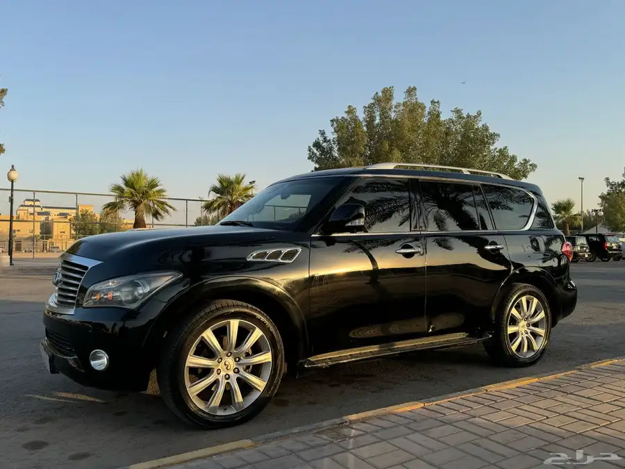 جيب انفنتيQX80 2013 اسود ملكي 34