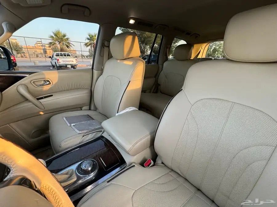 جيب انفنتيQX80 2013 اسود ملكي 50