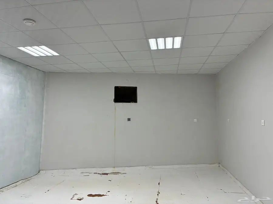محل موقع مميز وشارع حيوي للاجار 6
