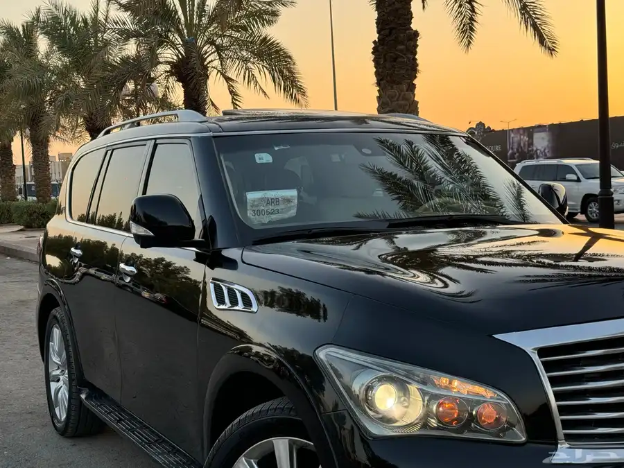 جيب انفنتيQX80 2013 اسود ملكي 3