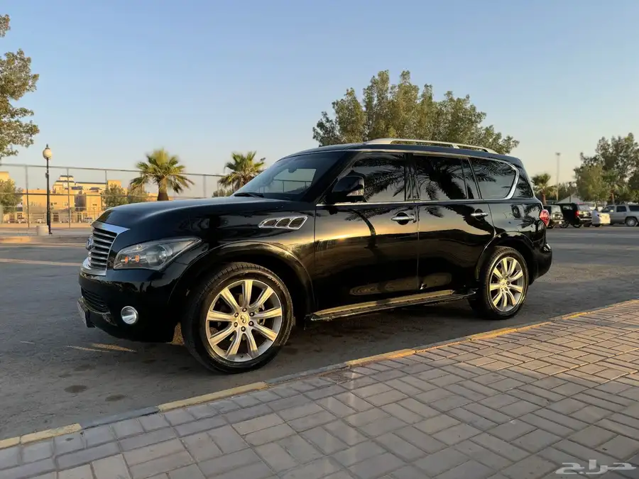 جيب انفنتيQX80 2013 اسود ملكي 17