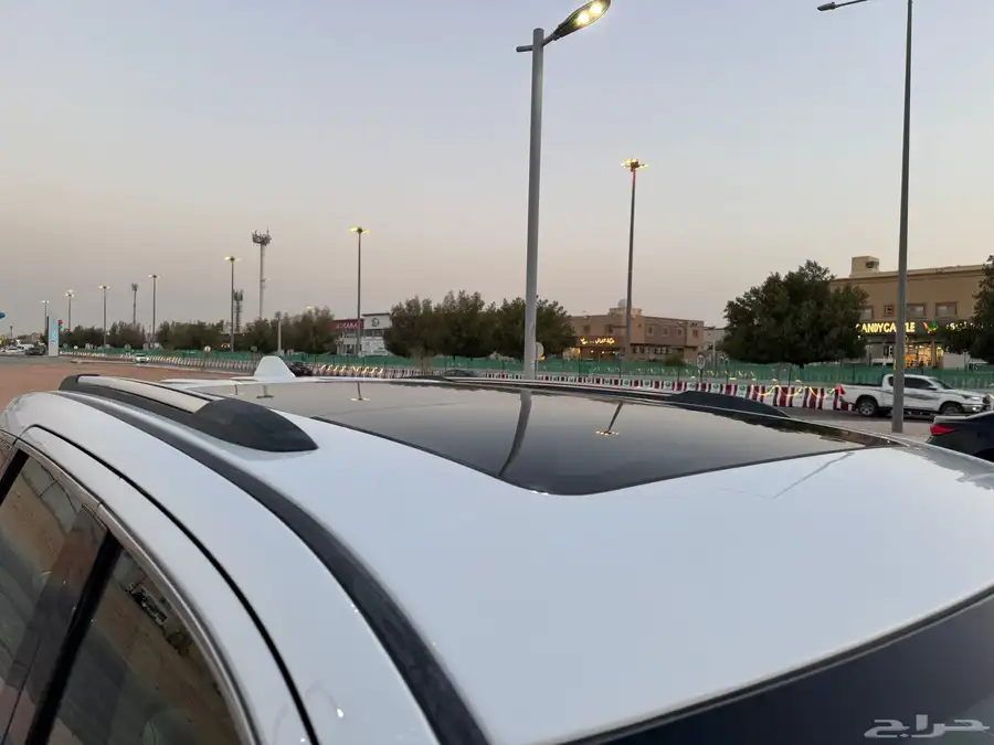 جراند شيروكي 8 سلندر ليمتد فل كامل منوة 9