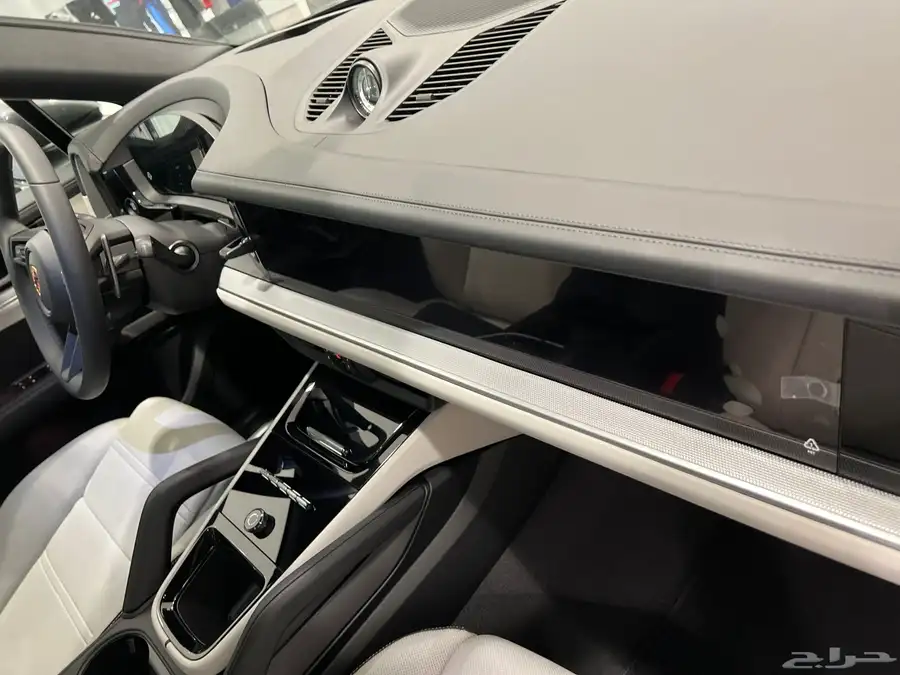 PORSCHE CAYENNE 2025 10
