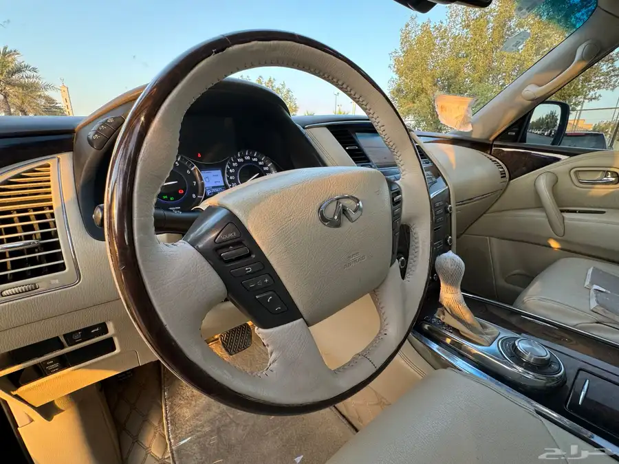 جيب انفنتيQX80 2013 اسود ملكي 48