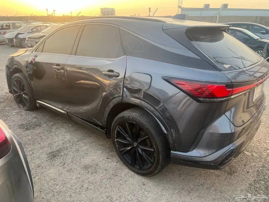 لكزس RX500h 2023 f sport مصدوم فل كامل 4