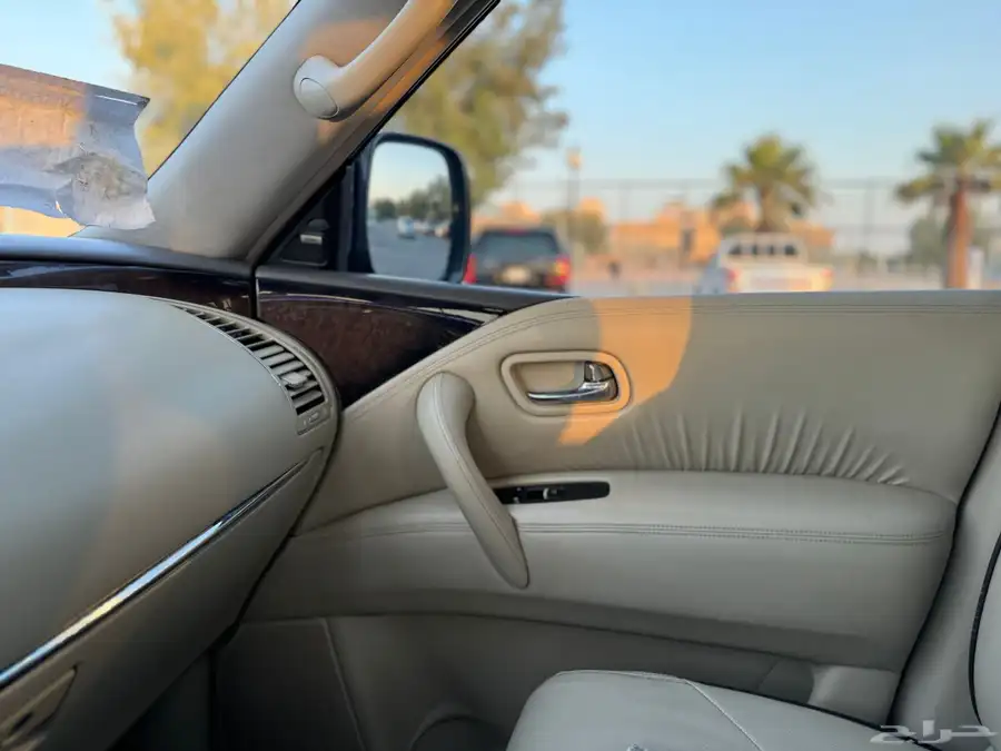جيب انفنتيQX80 2013 اسود ملكي 54