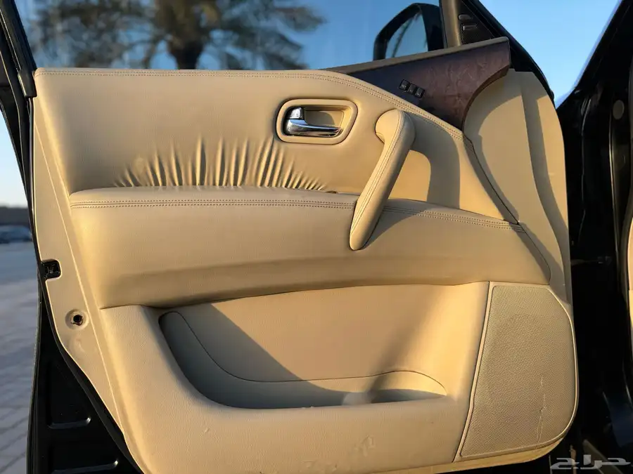 جيب انفنتيQX80 2013 اسود ملكي 38