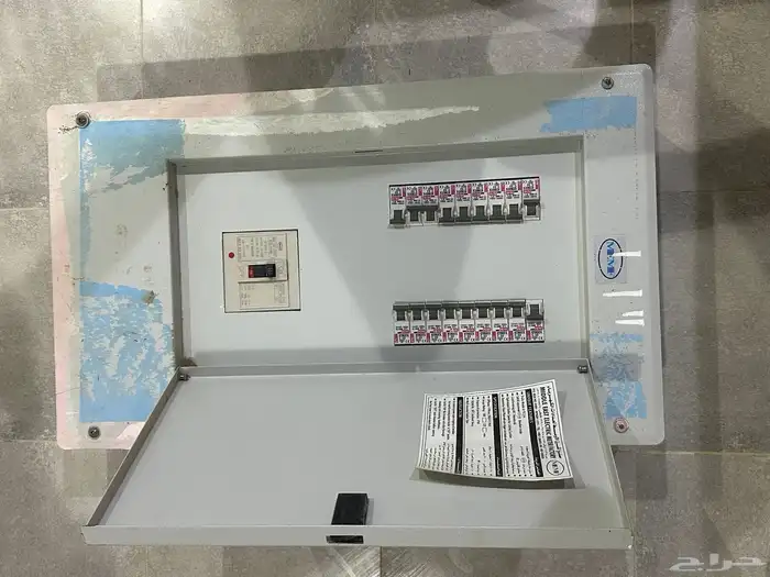 طبلون قاطع كهرباء 18 خط 100 امبير الموقع غرب محايل 6