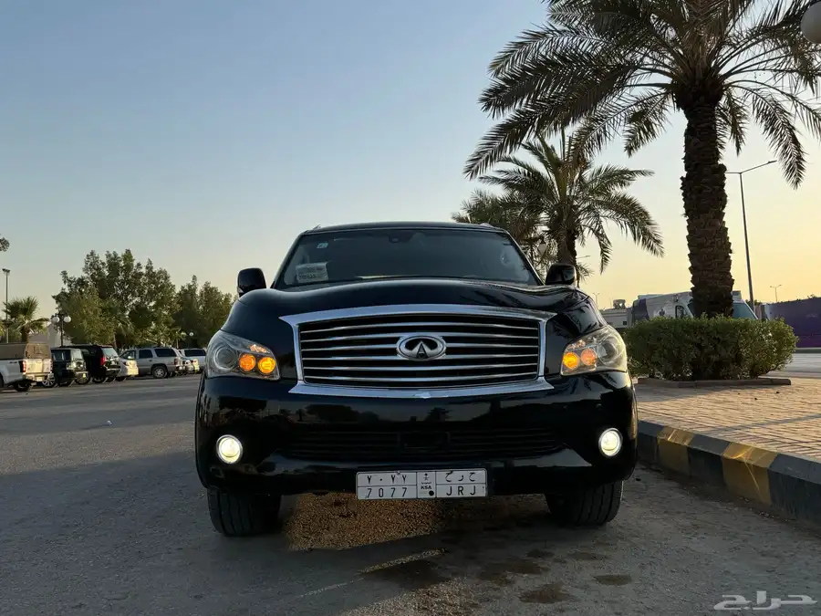 جيب انفنتيQX80 2013 اسود ملكي 6