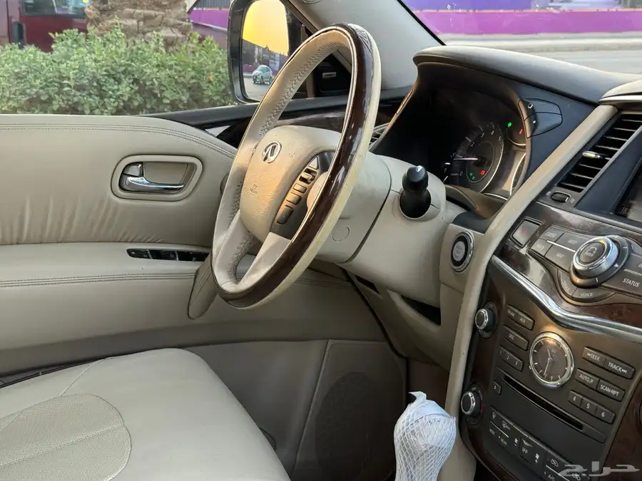 جيب انفنتيQX80 2013 اسود ملكي 64