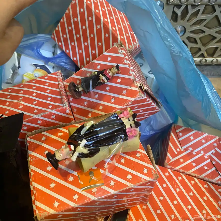أغراض محل كامل للبيع 34