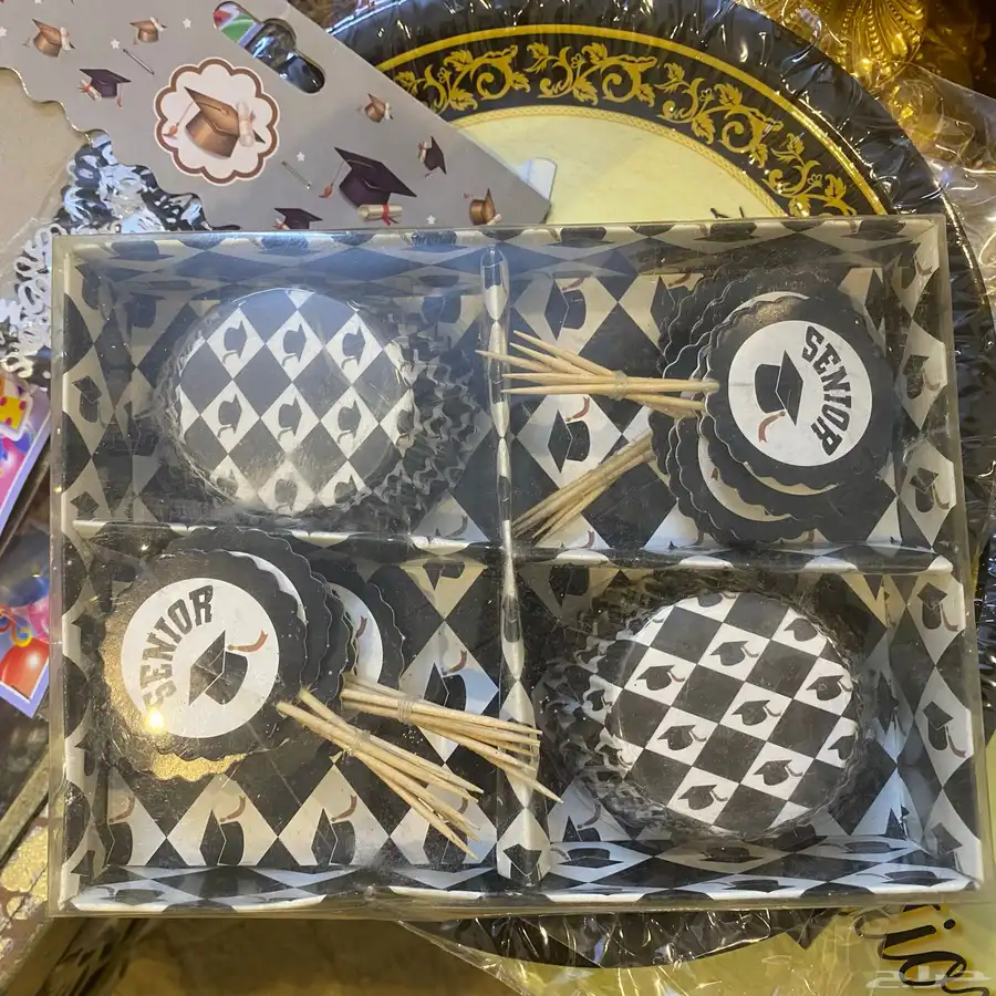 أغراض محل كامل للبيع 26