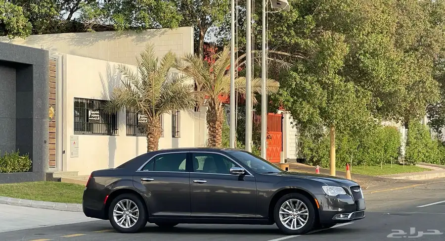 كرايزلر - C300 - 2023 - سعودي - ممشى قليل 0