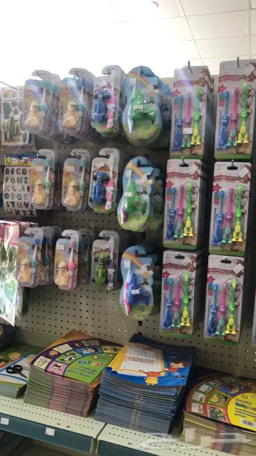 للبيع بظاعه كامله مع ديكور كمليات وهدايا محل كامل 4