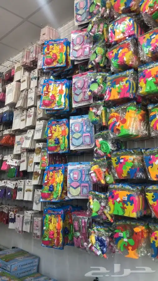 للبيع بظاعه كامله مع ديكور كمليات وهدايا محل كامل 6