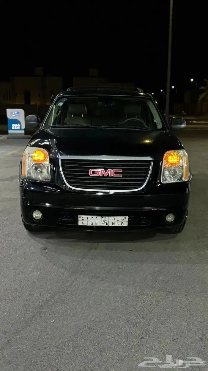 يوكون أسود طويل 2012 1