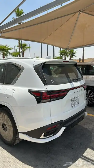 لكزس اف سبورت 2025 ابيض سعودي 4