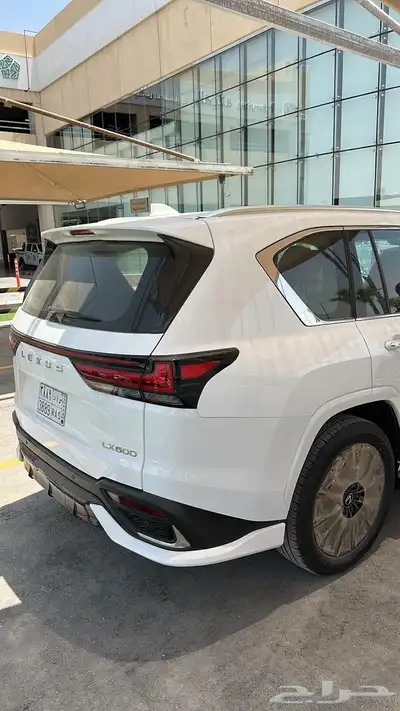 لكزس اف سبورت 2025 ابيض سعودي 5