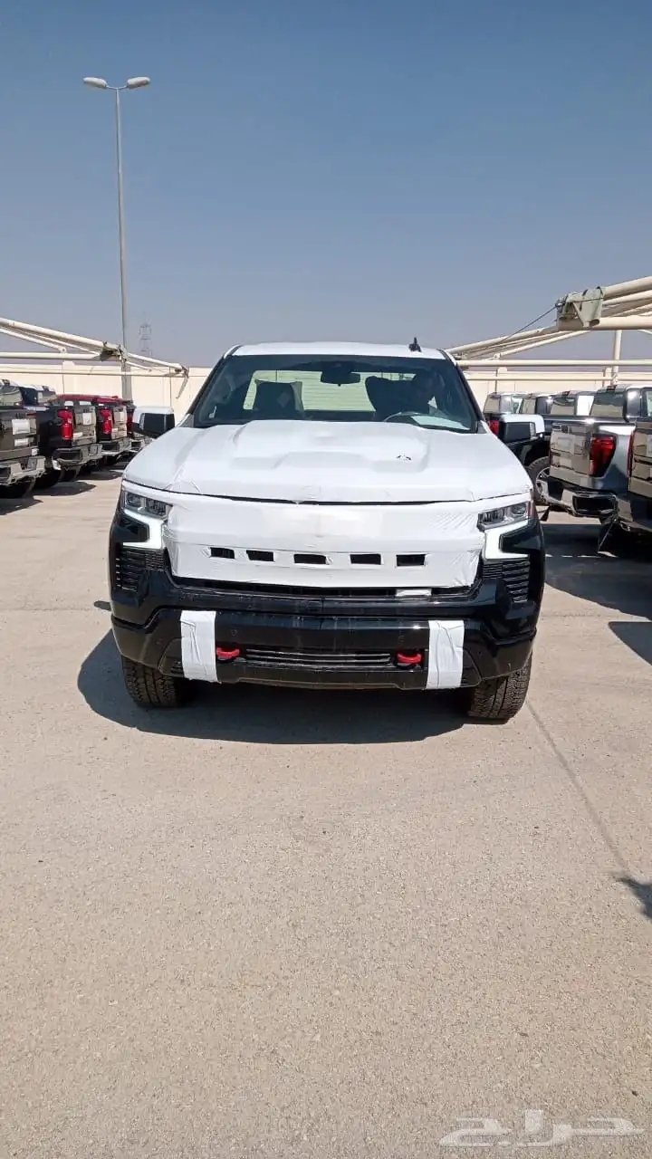 سلفرادو تربل بوس Z71 2025 دبل غمارة اسود 1