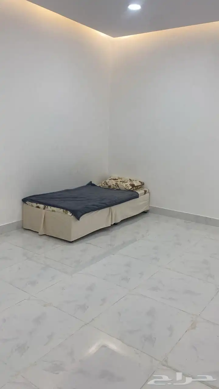 شقق وغرف للإيجار ومحلات تجارية 1