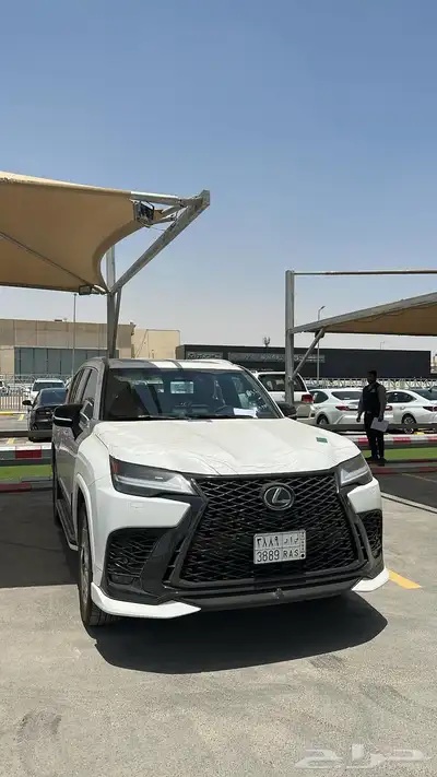 لكزس اف سبورت 2025 ابيض سعودي 1