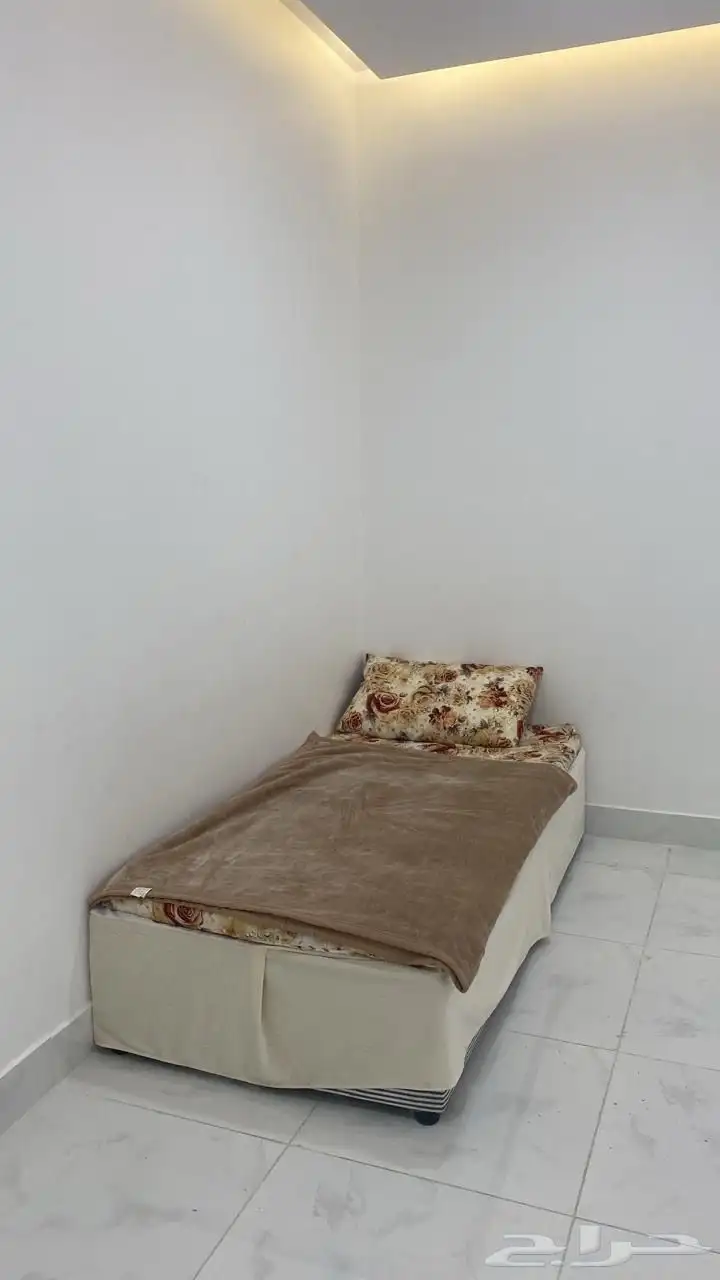 شقق وغرف للإيجار ومحلات تجارية 0