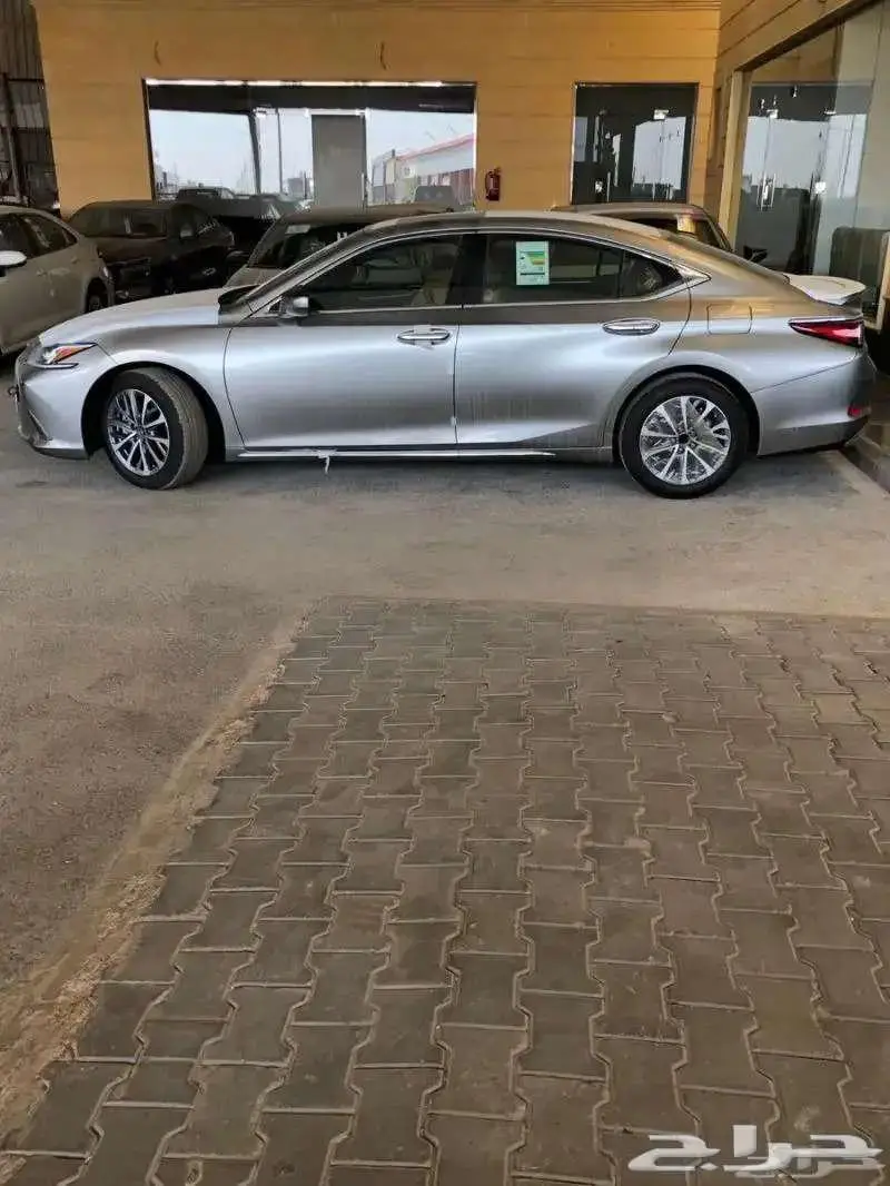 لكزس ES 350 فئه CA موديل 2024 بقسط 2695 الحسن 1