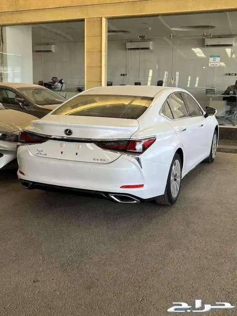 لكزس ES 350 فئة ستاندر 2025 بقسط 2600 لدي الحسن 2