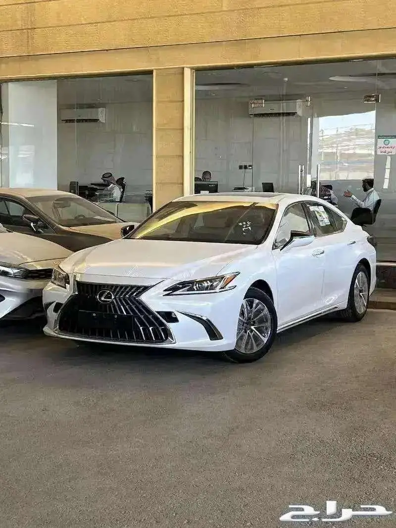 لكزس ES 350 فئة ستاندر 2025 بقسط 2600 لدي الحسن 0