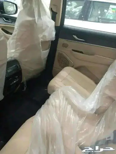 جيب جراند شيروكي ليمتد 7 راكب موديل 2023 لون ابيض وفضي 8