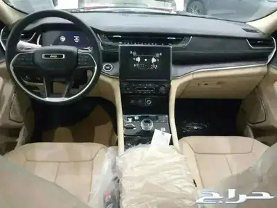جيب جراند شيروكي ليمتد 7 راكب موديل 2023 لون ابيض وفضي 10