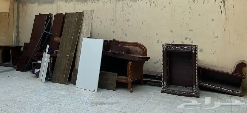 غرفه نوم دولاب وسرير بدون الطراحه و2 كمودينه وتسريحه وارفف 7