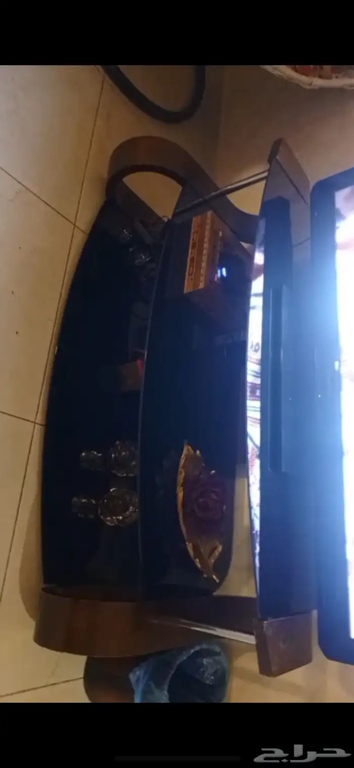 كنب وطاولات وكرسي وفيه قطع زياده 5