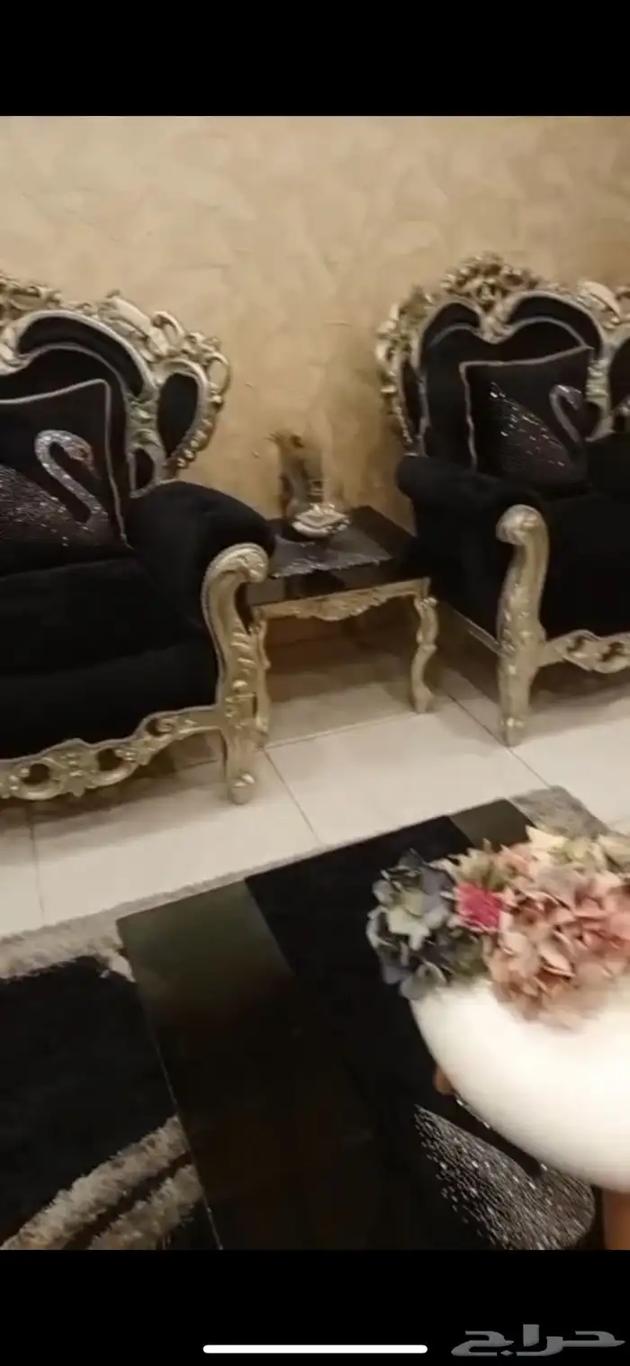 كنب وطاولات وكرسي وفيه قطع زياده 0